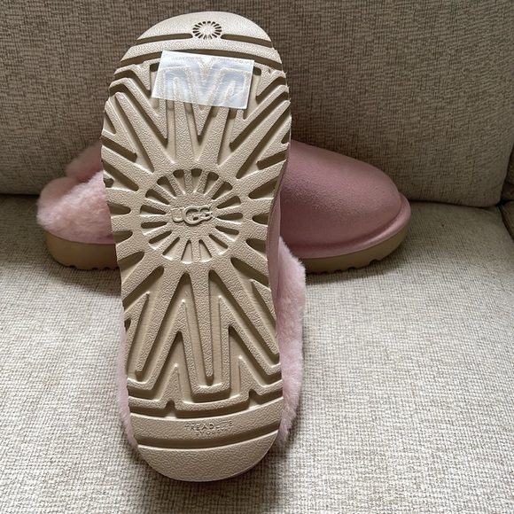 Brand new Uggs slippers - Picture 4 of 8